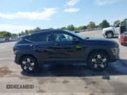✅ 2024 Hyundai Kona SEL • VIN: KM8HBCAB1RU121930 • Лот: 43193552. Опубликован ранее на IAAI с пробегом 8 244 миль. Бесплатный доступ к архиву аукционных продаж из США и подробный отчёт об истории автомобиля на DreamBid. Изображение 14.