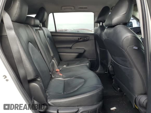 ✅ 2022 Toyota Highlander Hybrid LE • VIN: 5TDZARAH2NS511839 • Lot: 46539855. Wystawiony na Copart z przebiegiem 162 228 mil. Bezpłatny archiwum sprzedaży aukcyjnych z USA i szczegółowy raport historii pojazdu na DreamBid. Zdjęcie 10.