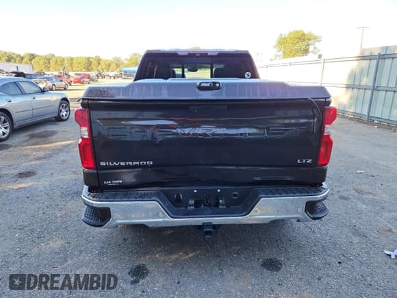 ✅ 2019 Chevrolet Silverado 1500 LTZ • VIN: 3GCUYGED4KG105573 • Lot: 89735075. Wystawiony na Copart z przebiegiem 168 318 mil. Bezpłatny archiwum sprzedaży aukcyjnych z USA i szczegółowy raport historii pojazdu na DreamBid. Zdjęcie 6.