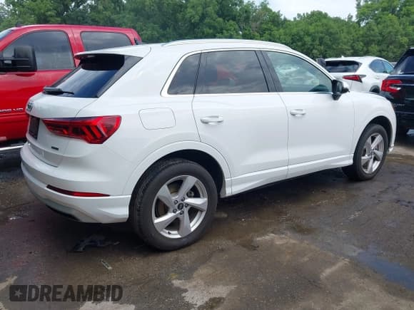 ✅ 2021 Audi Q3 Premium • VIN: WA1AUCF36M1101596 • Лот: 42498012. Опубликован ранее на IAAI с пробегом 77 331 миль. Бесплатный доступ к архиву аукционных продаж из США и подробный отчёт об истории автомобиля на DreamBid. Изображение 4.