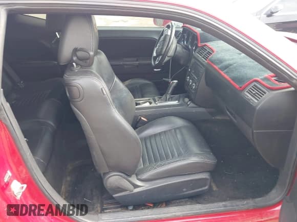 ✅ 2013 Dodge Challenger R/T Classic • VIN: 2C3CDYBT6DH594154 • Lot: 42406366. Wystawiony na IAAI z przebiegiem 139 585 mil. Bezpłatny archiwum sprzedaży aukcyjnych z USA i szczegółowy raport historii pojazdu na DreamBid. Zdjęcie 5.