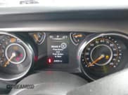 ✅ 2021 Jeep Wrangler Unlimited Willys • VIN: 1C4HJXDN8MW595665 • Lot: 41507555. Wystawiony na IAAI z przebiegiem 24 505 mil. Bezpłatny archiwum sprzedaży aukcyjnych z USA i szczegółowy raport historii pojazdu na DreamBid. Zdjęcie 7.