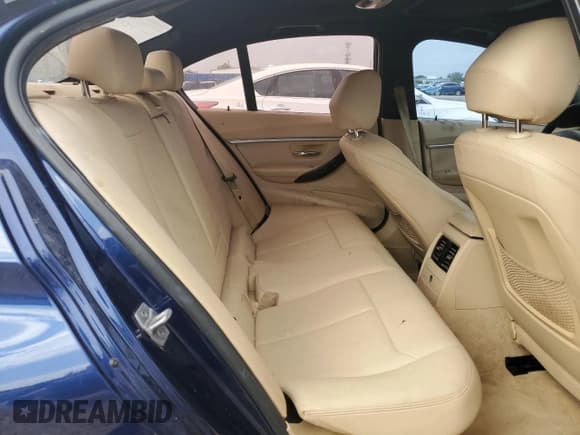 ✅ 2016 BMW 3 Series 328i • VIN: WBA8E9G59GNT81593 • Lot: 85410435. Wystawiony na Copart z przebiegiem 114 591 mil. Bezpłatny archiwum sprzedaży aukcyjnych z USA i szczegółowy raport historii pojazdu na DreamBid. Zdjęcie 10.