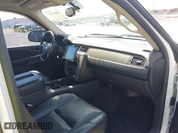 ✅ 2013 Chevrolet Silverado 1500 LTZ • VIN: 3GCPKTE24DG123063 • Lot: 42061675. Wystawiony na IAAI z przebiegiem 221 813 mil. Bezpłatny archiwum sprzedaży aukcyjnych z USA i szczegółowy raport historii pojazdu na DreamBid. Zdjęcie 5.