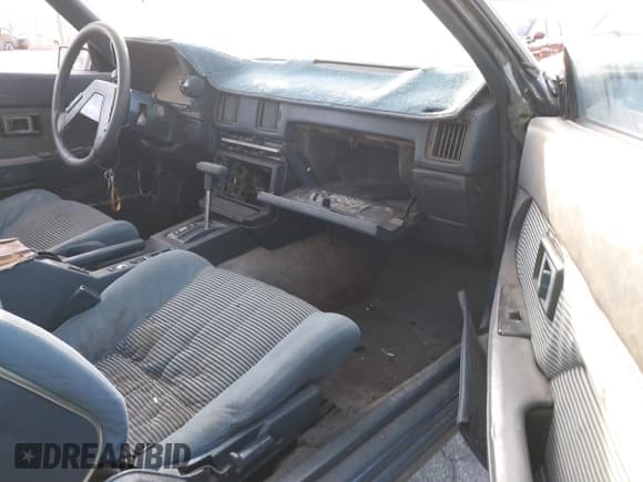 ✅ 1983 Toyota Supra • VIN: JT2MA67L3D0072469 • Лот: 41396242. Опубликован ранее на IAAI с пробегом 370 061 миль. Бесплатный доступ к архиву аукционных продаж из США и подробный отчёт об истории автомобиля на DreamBid. Изображение 5.