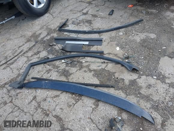 ✅ 2011 Ford Mustang V6 • VIN: 1ZVBP8AM5B5143338 • Lot: 42161117. Listed on IAAI with 143,635 mi. Free auction sales archive from the USA and detailed vehicle history report at DreamBid. Image 12.