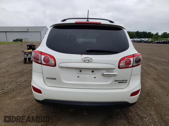 ✅ 2011 Hyundai Santa Fe Limited • VIN: 5XYZKDAG4BG089007 • Lot: 62738704. Listed on Copart with 198,677 mi. Free auction sales archive from the USA and detailed vehicle history report at DreamBid. Image 6.