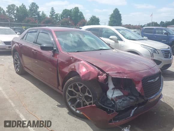 ✅ 2018 Chrysler 300 Touring L • VIN: 2C3CCAAGXJH275057 • Лот: 42945101. Опубликован ранее на IAAI с пробегом Не указан. Бесплатный доступ к архиву аукционных продаж из США и подробный отчёт об истории автомобиля на DreamBid. Изображение 1.