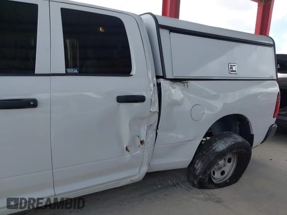 ✅ 2023 Ram 1500 Tradesman • VIN: 1C6RR6FG7PS530914 • Lot: 42991995. Wystawiony na IAAI z przebiegiem 35 540 mil. Bezpłatny archiwum sprzedaży aukcyjnych z USA i szczegółowy raport historii pojazdu na DreamBid. Zdjęcie 6.