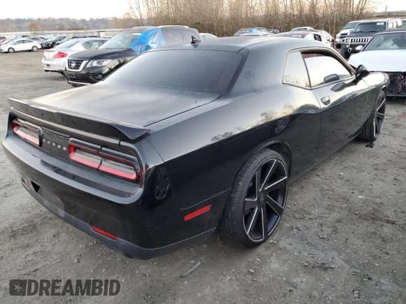 ✅ 2015 Dodge Challenger SXT Plus • VIN: 2C3CDZBG3FH715203 • Lot: 65721692. Wystawiony na Copart z przebiegiem 105 329 mil. Bezpłatny archiwum sprzedaży aukcyjnych z USA i szczegółowy raport historii pojazdu na DreamBid. Zdjęcie 3.