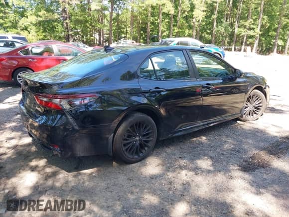 2022 Toyota Camry SE z VIN 4T1G11AK7NU068339, wystawiony jako IAAI lot #42534773 z przebiegiem 33 661 mil mil oraz . Historia ofert i sprzedaży dostępna na DreamBid. Obrazek 4.