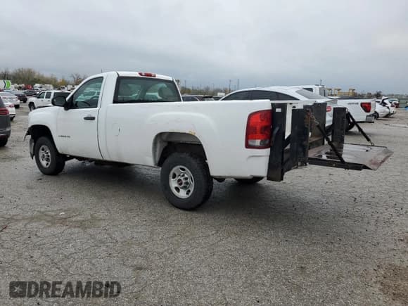 ✅ 2009 GMC Sierra 1500 • VIN: 1GTHC44K79E142956 • Лот: 80669944. Опубликован ранее на Copart с пробегом 309 022 миль. Бесплатный доступ к архиву аукционных продаж из США и подробный отчёт об истории автомобиля на DreamBid. Изображение 2.