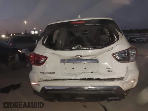 ✅ 2020 Nissan Pathfinder SV • VIN: 5N1DR2BM0LC581808 • Lot: 43333044. Wystawiony na IAAI z przebiegiem 138 687 mil. Bezpłatny archiwum sprzedaży aukcyjnych z USA i szczegółowy raport historii pojazdu na DreamBid. Zdjęcie 16.