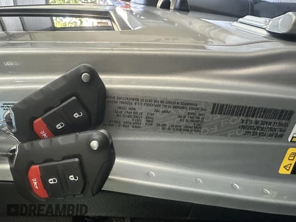 ✅ 2023 Jeep Gladiator Rubicon • VIN: 1C6JJTBG5PL585901 • Lot: 43669074. Wystawiony na IAAI z przebiegiem 14 621 mil. Bezpłatny archiwum sprzedaży aukcyjnych z USA i szczegółowy raport historii pojazdu na DreamBid. Zdjęcie 9.