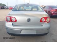 ✅ 2009 Volkswagen Passat Komfort • VIN: WVWJK73C19P053694 • Лот: 42591205. Опубликован ранее на IAAI с пробегом 104 227 миль. Бесплатный доступ к архиву аукционных продаж из США и подробный отчёт об истории автомобиля на DreamBid. Изображение 17.