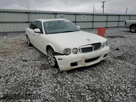 ✅ 2008 Jaguar XJ 8 LWB • VIN: SAJWA79B48SH21186 • Лот: 43704975. Опубликован ранее на Copart с пробегом 197 944 миль. Бесплатный доступ к архиву аукционных продаж из США и подробный отчёт об истории автомобиля на DreamBid. Изображение 11.