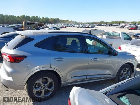 ✅ 2024 Ford Escape ST-Line • VIN: 1FMCU9MN8RUA26679 • Lot: 43486522. Wystawiony na IAAI z przebiegiem 26 490 mil. Bezpłatny archiwum sprzedaży aukcyjnych z USA i szczegółowy raport historii pojazdu na DreamBid. Zdjęcie 13.