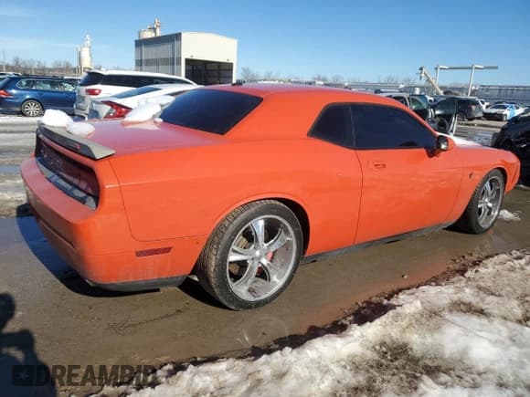 ✅ 2010 Dodge Challenger SRT-8 • VIN: 2B3CJ7DW9AH200908 • Lot: 87936325. Wystawiony na Copart z przebiegiem Nie podano. Bezpłatny archiwum sprzedaży aukcyjnych z USA i szczegółowy raport historii pojazdu na DreamBid. Zdjęcie 3.