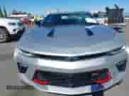 2018 Chevrolet Camaro 2SS z VIN 1G1FH1R76J0103846, wystawiony jako IAAI lot #43464692 z przebiegiem 81 600 mil mil oraz . Historia ofert i sprzedaży dostępna na DreamBid. Obrazek 11.