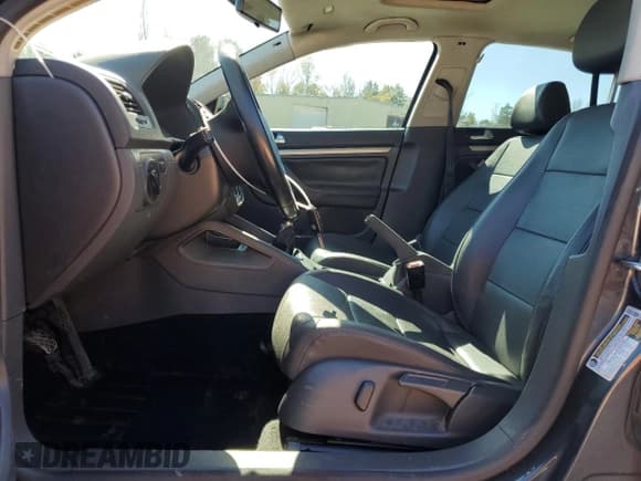 ✅ 2006 Volkswagen Jetta Edition • VIN: 3VWCT81K06M853486 • Lot: 86832795. Wystawiony na Copart z przebiegiem 261 870 mil. Bezpłatny archiwum sprzedaży aukcyjnych z USA i szczegółowy raport historii pojazdu na DreamBid. Zdjęcie 7.