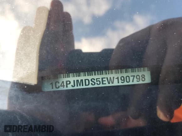 ✅ 2014 Jeep Cherokee Limited • VIN: 1C4PJMDS5EW190798 • Lot: 93390395. Listed on Copart with 148,045 mi. Free auction sales archive from the USA and detailed vehicle history report at DreamBid. Image 13.