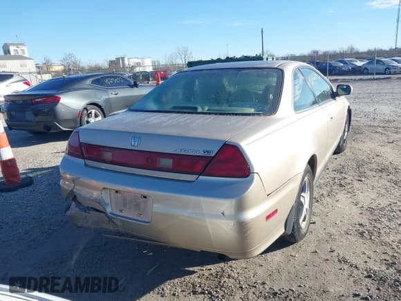 ✅ 2001 Honda Accord LX • VIN: 1HGCG22481A019395 • Lot: 43706189. Listed on IAAI with 198,661 mi. Free auction sales archive from the USA and detailed vehicle history report at DreamBid. Image 17.