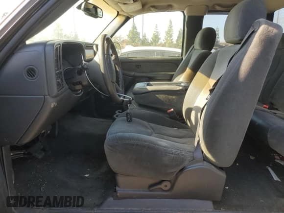 ✅ 2003 Chevrolet Silverado 1500 • VIN: 2GCEC19V931304082 • Лот: 79826594. Опубликован ранее на Copart с пробегом 230 765 миль. Бесплатный доступ к архиву аукционных продаж из США и подробный отчёт об истории автомобиля на DreamBid. Изображение 7.