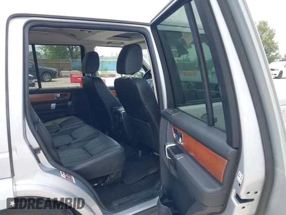 ✅ 2011 Land Rover LR4 HSE • VIN: SALAG2D42BA565770 • Lot: 42449944. Listed on IAAI with 144,234 mi. Free auction sales archive from the USA and detailed vehicle history report at DreamBid. Image 8.