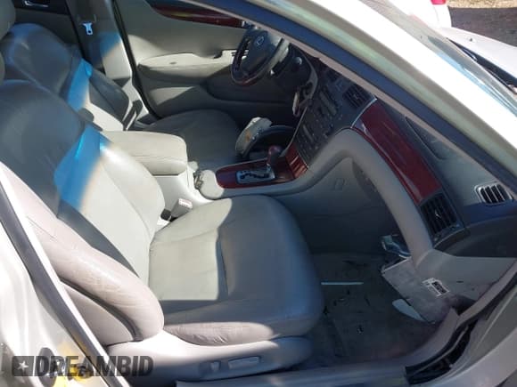 ✅ 2003 Lexus ES 300 • VIN: JTHBF30G035038498 • Lot: 43674254. Listed on IAAI with 194,687 mi. Free auction sales archive from the USA and detailed vehicle history report at DreamBid. Image 5.