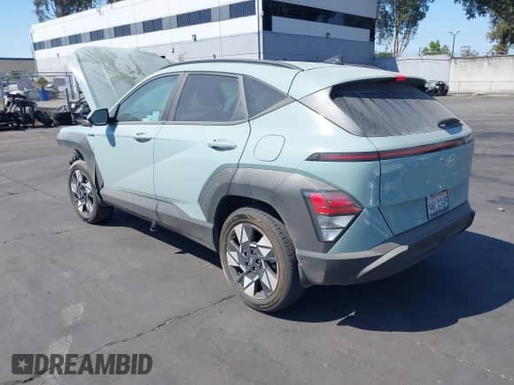 2024 Hyundai Kona SEL z VIN KM8HC3AB6RU169923, wystawiony jako IAAI lot #43021972 z przebiegiem 21 021 mil mil oraz . Historia ofert i sprzedaży dostępna na DreamBid. Obrazek 3.