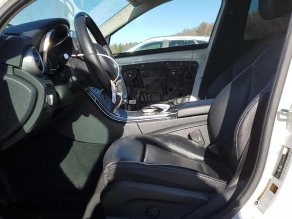 ✅ 2015 Mercedes-Benz C 300 Luxury • VIN: 55SWF4KB6FU092397 • Lot: 93611695. Listed on Copart with 73,301 mi. Free auction sales archive from the USA and detailed vehicle history report at DreamBid. Image 7.