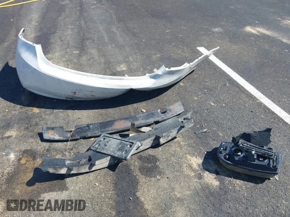 ✅ 2018 Chevrolet Impala LT • VIN: 2G1105SA1J9105914 • Lot: 43358115. Wystawiony na IAAI z przebiegiem 134 506 mil. Bezpłatny archiwum sprzedaży aukcyjnych z USA i szczegółowy raport historii pojazdu na DreamBid. Zdjęcie 12.