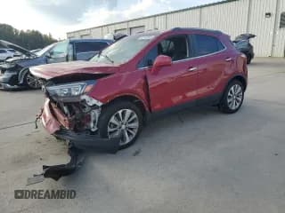 ✅ 2020 Buick Encore Preferred • VIN: KL4CJASB0LB017902 • Lot: 82143395. Wystawiony na Copart z przebiegiem 115 824 mil. Bezpłatny archiwum sprzedaży aukcyjnych z USA i szczegółowy raport historii pojazdu na DreamBid. Zdjęcie 1.