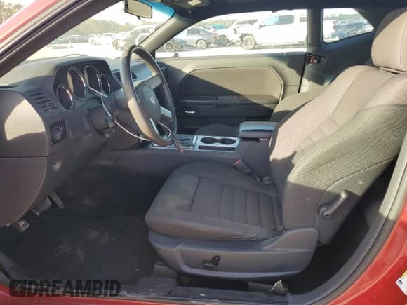 ✅ 2009 Dodge Challenger SE • VIN: 2B3LJ44V79H547302 • Lot: 84399784. Wystawiony na Copart z przebiegiem 237 749 mil. Bezpłatny archiwum sprzedaży aukcyjnych z USA i szczegółowy raport historii pojazdu na DreamBid. Zdjęcie 7.