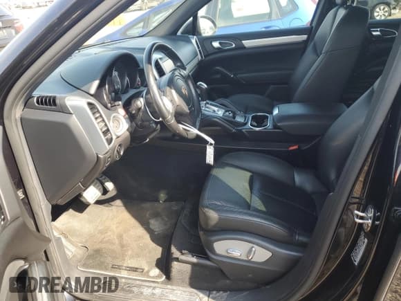 ✅ 2011 Porsche Cayenne S • VIN: WP1AB2A2XBLA55971 • Лот: 47935195. Опубликован ранее на Copart с пробегом 162 045 миль. Бесплатный доступ к архиву аукционных продаж из США и подробный отчёт об истории автомобиля на DreamBid. Изображение 7.