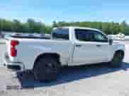 2023 Chevrolet Silverado 1500 Custom z VIN 1GCPDBEKXPZ264163, wystawiony jako IAAI lot #42630768 z przebiegiem 61 305 mil mil oraz . Historia ofert i sprzedaży dostępna na DreamBid. Obrazek 6.