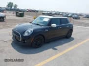 ✅ 2020 MINI Hardtop 4 Door Cooper • VIN: WMWXU7C06L2L71645 • Лот: 42881058. Опубликован ранее на IAAI с пробегом 44 571 миль. Бесплатный доступ к архиву аукционных продаж из США и подробный отчёт об истории автомобиля на DreamBid. Изображение 2.