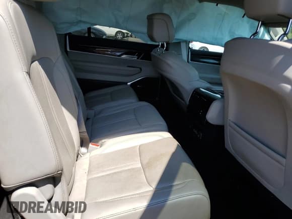 ✅ 2023 Jeep Wagoneer • VIN: 1C4SJUAP1PS579930 • Lot: 69988385. Wystawiony na Copart z przebiegiem 54 732 mil. Bezpłatny archiwum sprzedaży aukcyjnych z USA i szczegółowy raport historii pojazdu na DreamBid. Zdjęcie 10.