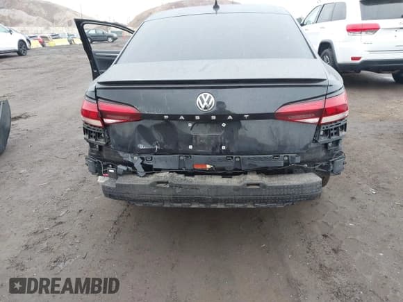 ✅ 2020 Volkswagen Passat R-Line • VIN: 1VWMA7A35LC018414 • Лот: 41443751. Опубликован ранее на IAAI с пробегом 66 776 миль. Бесплатный доступ к архиву аукционных продаж из США и подробный отчёт об истории автомобиля на DreamBid. Изображение 17.