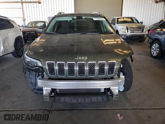 ✅ 2019 Jeep Cherokee Latitude • VIN: 1C4PJLCB1KD114787 • Lot: 71708135. Wystawiony na Copart z przebiegiem 54 735 mil. Bezpłatny archiwum sprzedaży aukcyjnych z USA i szczegółowy raport historii pojazdu na DreamBid. Zdjęcie 5.