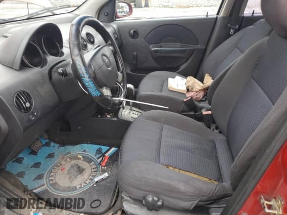 2007 Chevrolet Aveo LS z VIN KL1TD66627B686905, wystawiony jako Copart lot #85775504 z przebiegiem Nie podano mil oraz Szkoda całkowita • Salvage title. Historia ofert i sprzedaży dostępna na DreamBid. Obrazek 7.