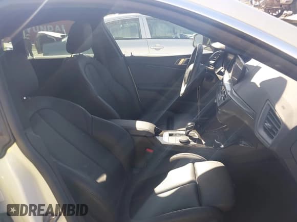 ✅ 2021 BMW 2 Series 228i • VIN: WBA53AK07M7J56451 • Lot: 42292353. Wystawiony na IAAI z przebiegiem 26 584 mil. Bezpłatny archiwum sprzedaży aukcyjnych z USA i szczegółowy raport historii pojazdu na DreamBid. Zdjęcie 5.