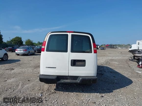 ✅ 2011 Chevrolet Express Cargo • VIN: 1GCSGAFX6B1123684 • Lot: 42796997. Wystawiony na IAAI z przebiegiem 162 445 mil. Bezpłatny archiwum sprzedaży aukcyjnych z USA i szczegółowy raport historii pojazdu na DreamBid. Zdjęcie 16.