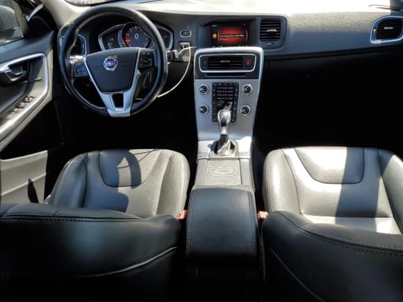 ✅ 2018 Volvo V60 • VIN: YV440MWK9J2054076 • Lot: 59341515. Wystawiony na Copart z przebiegiem 82 409 mil. Bezpłatny archiwum sprzedaży aukcyjnych z USA i szczegółowy raport historii pojazdu na DreamBid. Zdjęcie 8.