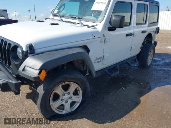 ✅ 2020 Jeep Wrangler Unlimited Sport • VIN: 1C4HJXDM2LW262867 • Lot: 42303520. Wystawiony na IAAI z przebiegiem 56 461 mil. Bezpłatny archiwum sprzedaży aukcyjnych z USA i szczegółowy raport historii pojazdu na DreamBid. Zdjęcie 6.