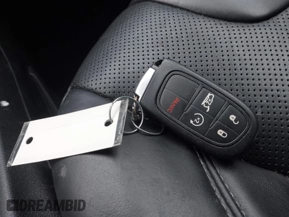 ✅ 2019 Jeep Cherokee Overland • VIN: 1C4PJMJN2KD173866 • Лот: 42223819. Опубликован ранее на IAAI с пробегом 72 897 миль. Бесплатный доступ к архиву аукционных продаж из США и подробный отчёт об истории автомобиля на DreamBid. Изображение 11.