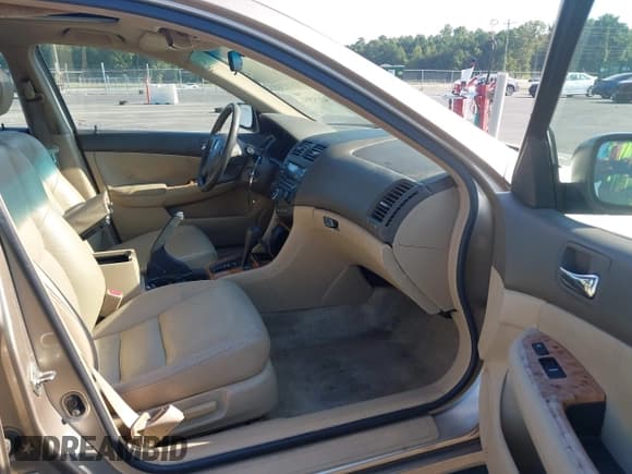 ✅ 2004 Honda Accord EX • VIN: 1HGCM66574A009190 • Lot: 43152033. Listed on IAAI with 197,615 mi. Free auction sales archive from the USA and detailed vehicle history report at DreamBid. Image 5.