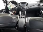 ✅ 2016 Hyundai Veloster Turbo • VIN: KMHTC6AE6GU299803 • Lot: 56931025. Wystawiony na Copart z przebiegiem Nie podano. Bezpłatny archiwum sprzedaży aukcyjnych z USA i szczegółowy raport historii pojazdu na DreamBid. Zdjęcie 8.