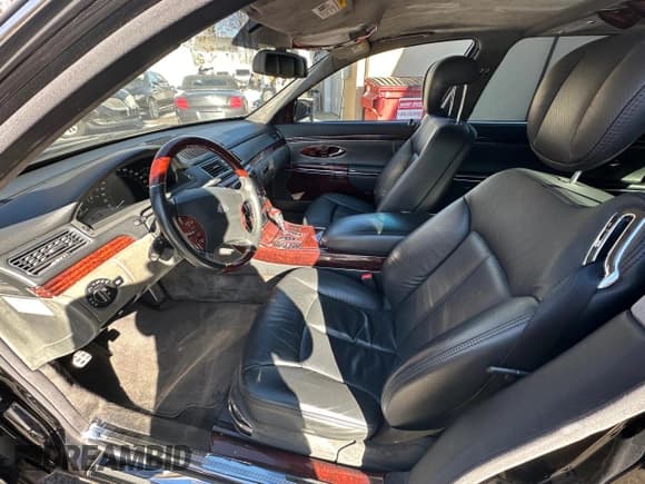 ✅ 2009 Maybach 62 • VIN: WDBVG78JX9A002609 • Lot: 58296435. Wystawiony na Copart z przebiegiem 113 692 mil. Bezpłatny archiwum sprzedaży aukcyjnych z USA i szczegółowy raport historii pojazdu na DreamBid. Zdjęcie 9.