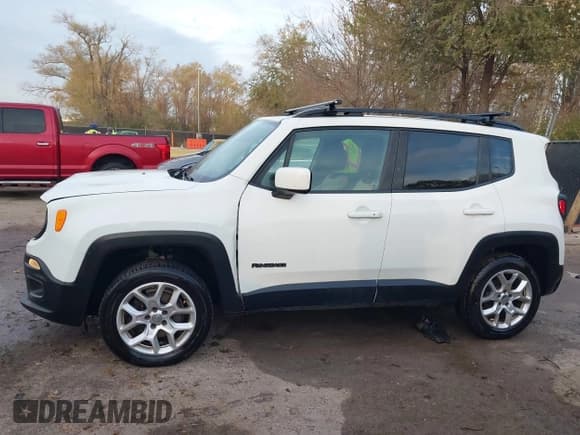 ✅ 2015 Jeep Renegade Latitude • VIN: ZACCJBBT9FPB63813 • Lot: 43671626. Wystawiony na IAAI z przebiegiem 161 029 mil. Bezpłatny archiwum sprzedaży aukcyjnych z USA i szczegółowy raport historii pojazdu na DreamBid. Zdjęcie 14.